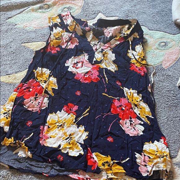 Tops - Floral Sleeveless Women's Top (Bin B)